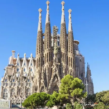 Spacious Sagrada Familia By Myrentalhost
